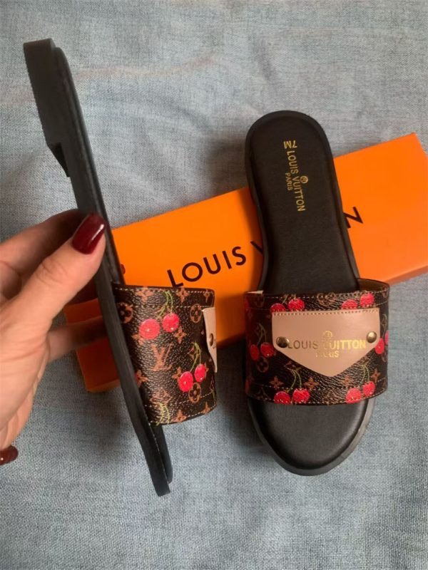 Wholesale slippers for women size:37-42 LOV #31051