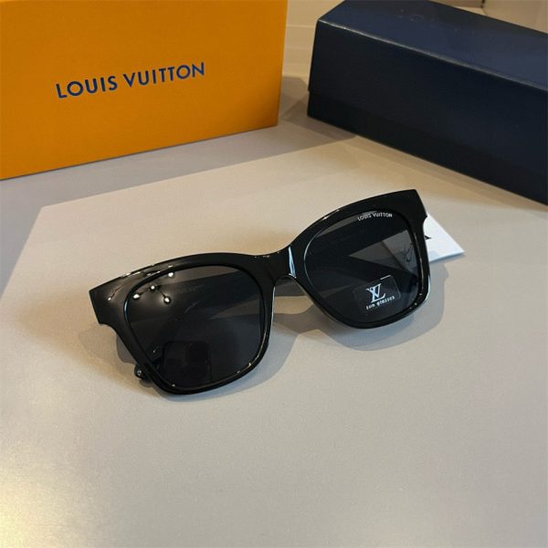 High quality sunglass with box LOV #31064