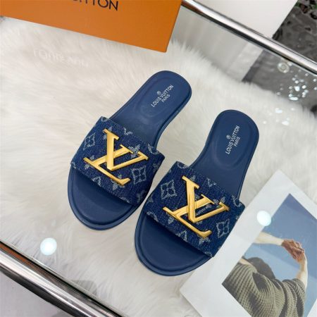 High quality slipper size:5-11 with box LOV #31086 - Image 2