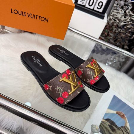 High quality slipper size:5-11 with box LOV #31090 - Image 2