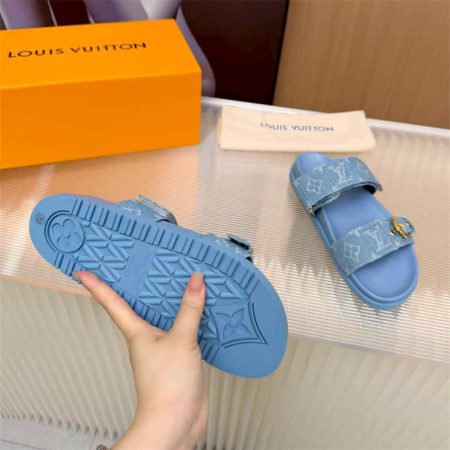 High quality slipper size:5-11 with box LOV #31091 - Image 2