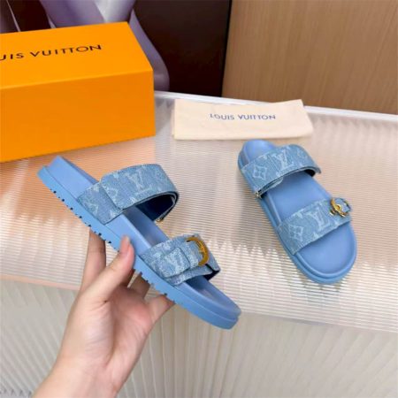 High quality slipper size:5-11 with box LOV #31091 - Image 4