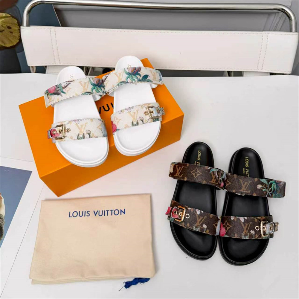 High quality slipper size:5-11 with box LOV #31113 - Image 1