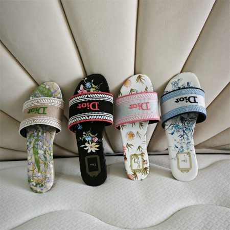 High quality slipper size:5-12 with box DIR #31116 - Image 2