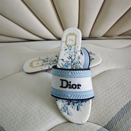 High quality slipper size:5-12 with box DIR #31116 - Image 4