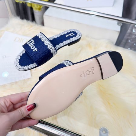 High quality slipper size:5-11 with box DIR #31120 - Image 3