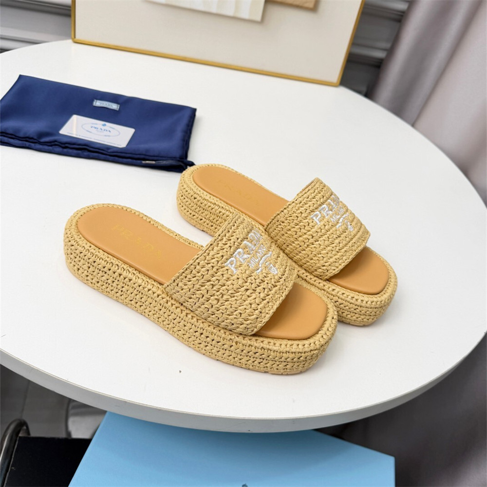 High quality slipper size:5-10 with box PRA #31126 - Image 3