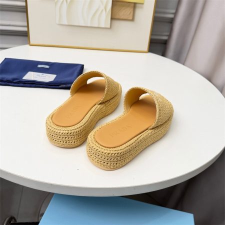 High quality slipper size:5-10 with box PRA #31126 - Image 4