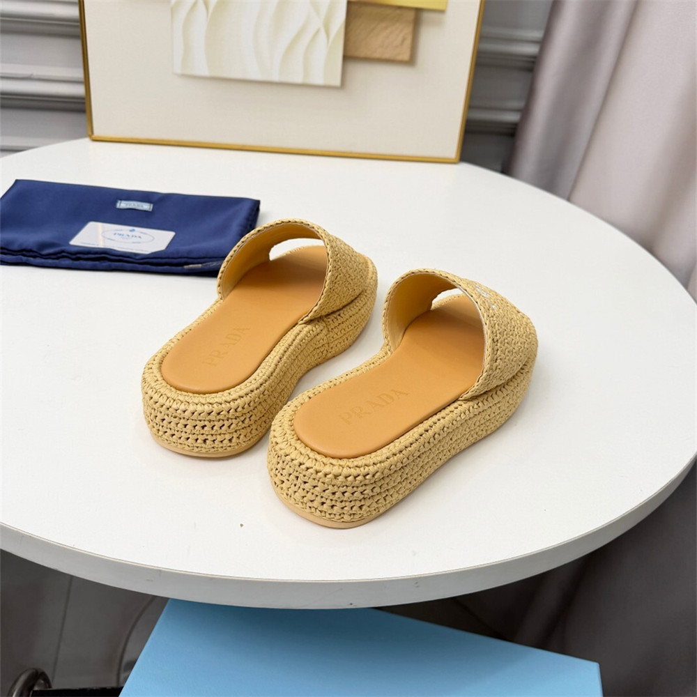 High quality slipper size:5-10 with box PRA #31126 - Image 4