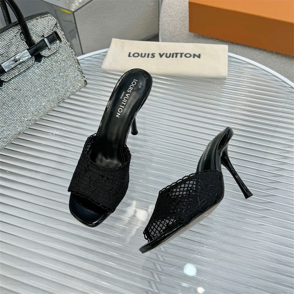High quality slipper size:5-12 with box LOV #31128 - Image 4