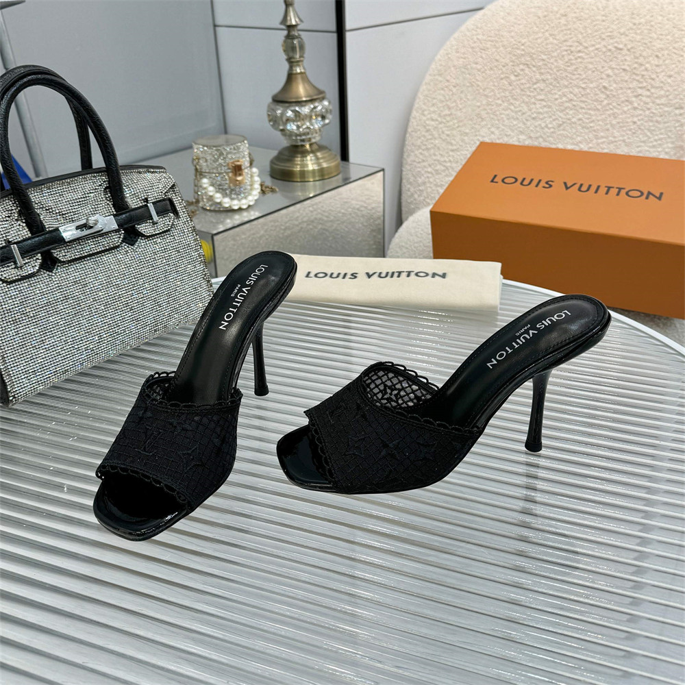 High quality slipper size:5-12 with box LOV #31128 - Image 5
