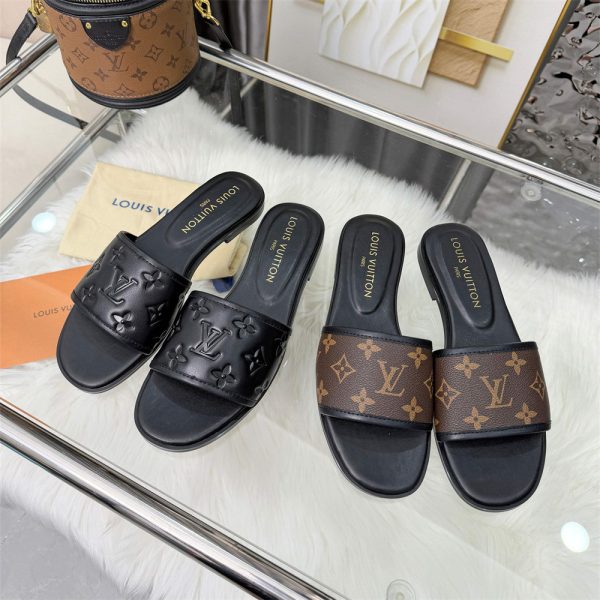 High quality slippers size:5-11 with box LOV #31162