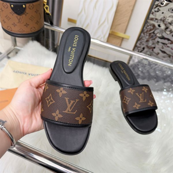 High quality slippers size:5-11 with box LOV #31162