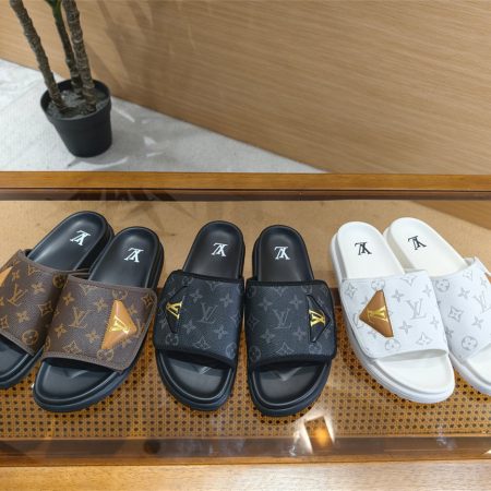 High quality slipper size:7-12 with box LOV #31173
