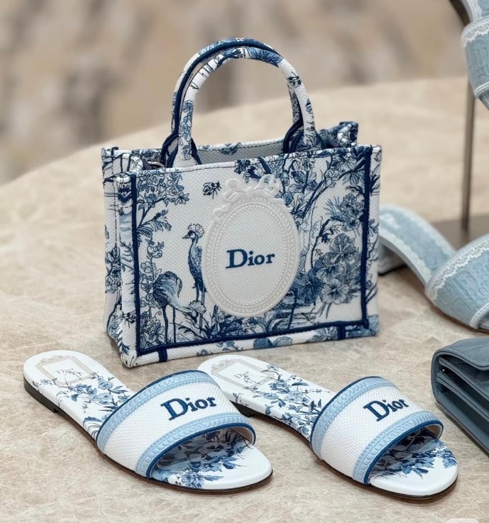 High quality slippers & Tote bag set free shipping DIR #31178 - Image 1