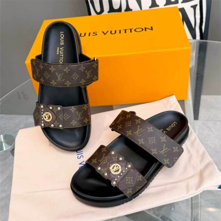 High quality slipper size:5-11 with box LOV #31183 - Image 3