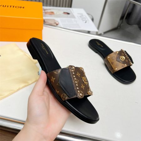 High quality slipper size:5-12 with box LOV #31189 - Image 2