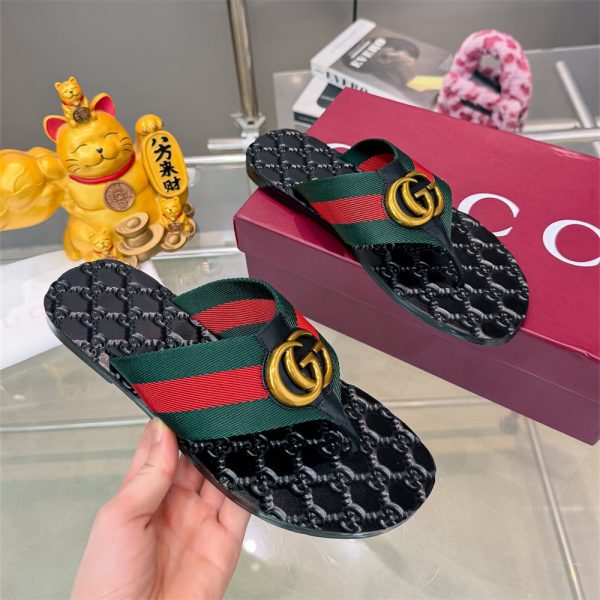 High quality couple slipper size:5-12 with box GUI #31216
