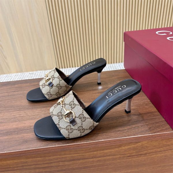 High quality slipper size:5-11 with box GUI #31220
