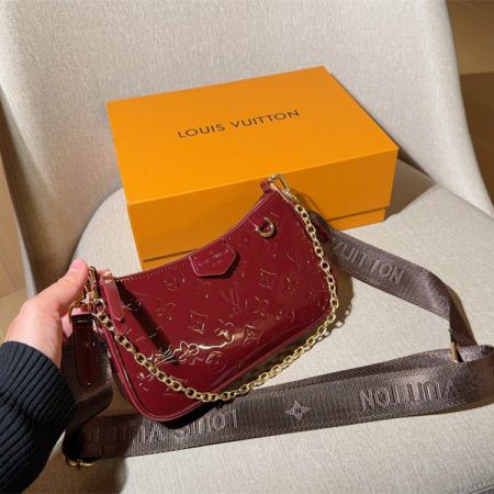High quality shoulder bag size:22*13*3cm LOV #31232 - Image 2