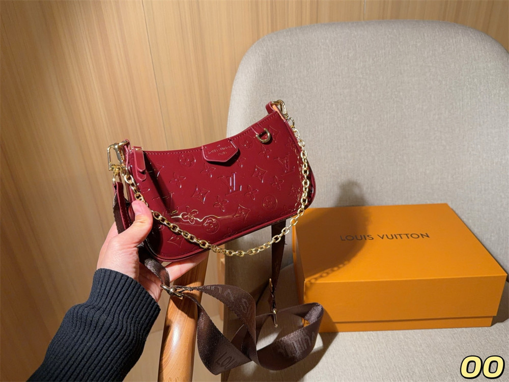 High quality shoulder bag size:22*13*3cm LOV #31232 - Image 3