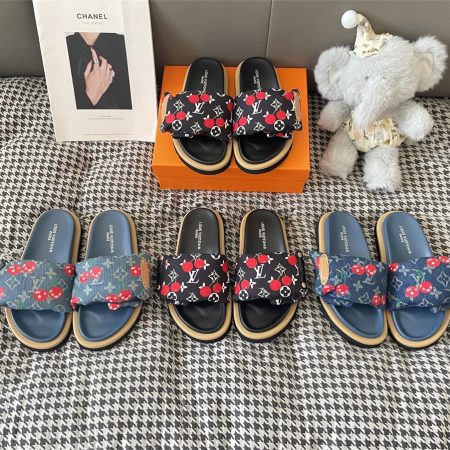 High quality slipper size:5-11 with box LOV #31264 - Image 2
