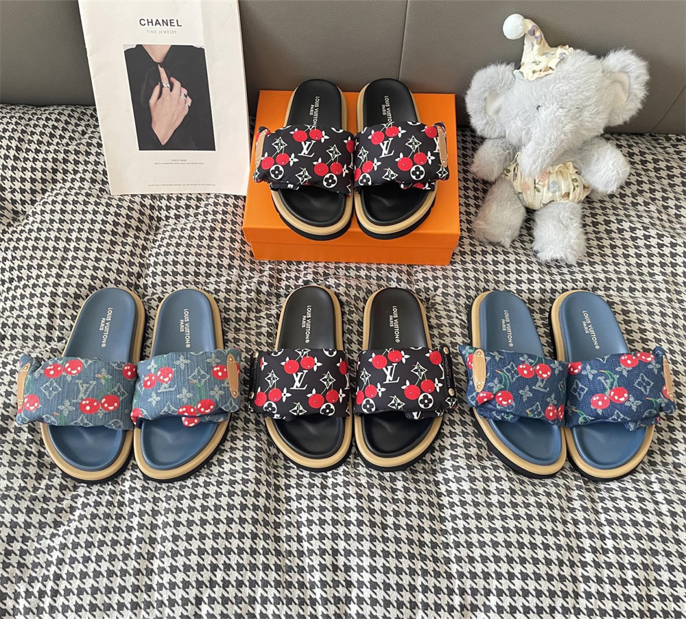 High quality slipper size:5-11 with box LOV #31264 - Image 2