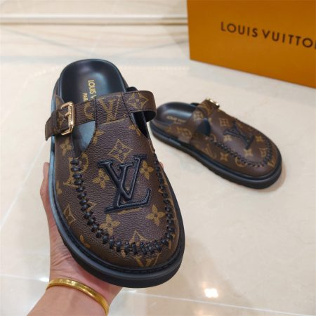 High quality slipper size:5-10 with box LOV #31276 - Image 2