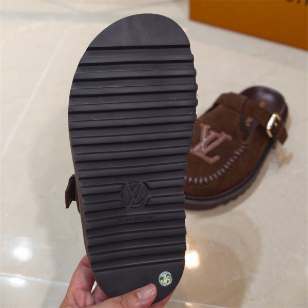 High quality slipper size:5-10 with box LOV #31276