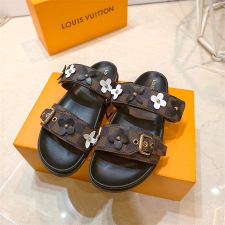 High quality slipper size:5-11 with box LOV #31277 - Image 2