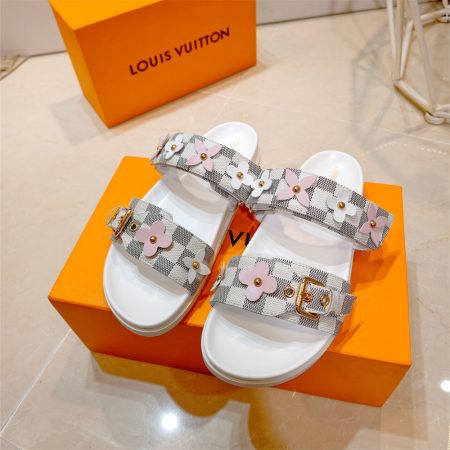 High quality slipper size:5-11 with box LOV #31277 - Image 3