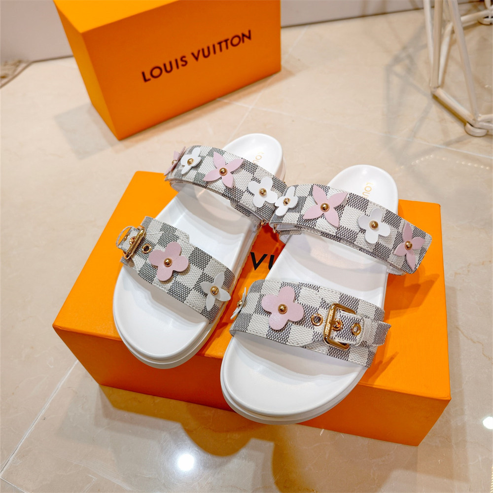 High quality slipper size:5-11 with box LOV #31277 - Image 3