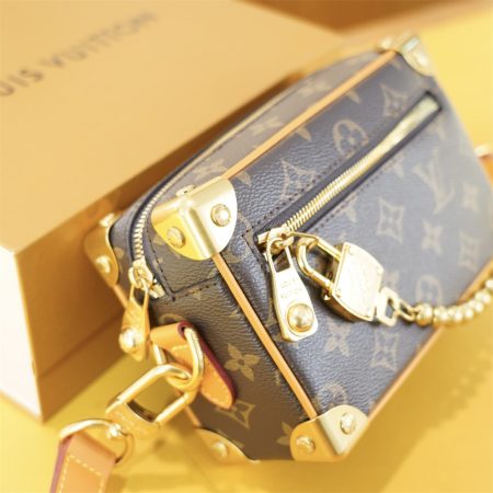 High quality shoulder bag size:18*12*7cm LOV #31279 - Image 3