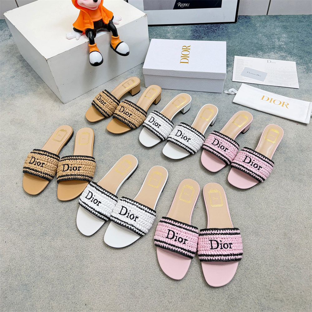 High quality slipper size:5-12 with box DIR #31314 - Image 2