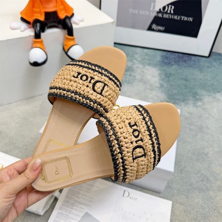 High quality slipper size:5-12 with box DIR #31314 - Image 3