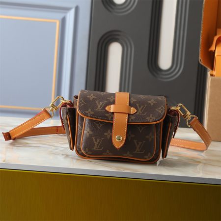High quality shoulder bag size:23*14*10cm LOV #31358 - Image 2