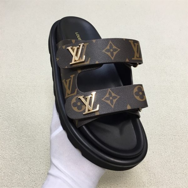 High quality couple slippers size:5-11 with box LOV #31361 - Image 3