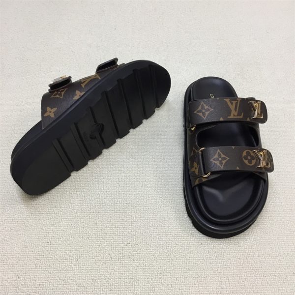 High quality couple slippers size:5-11 with box LOV #31361 - Image 4