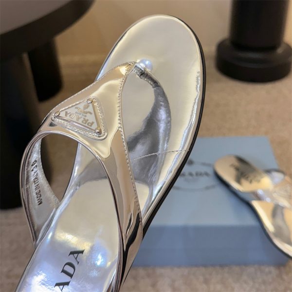 High quality slippers size:5-9 with box PRA #31381