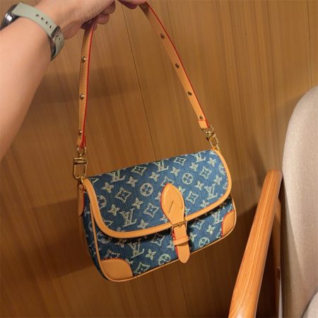 High quality diamond shoulder bag size:24*15*9cm LOV #31382