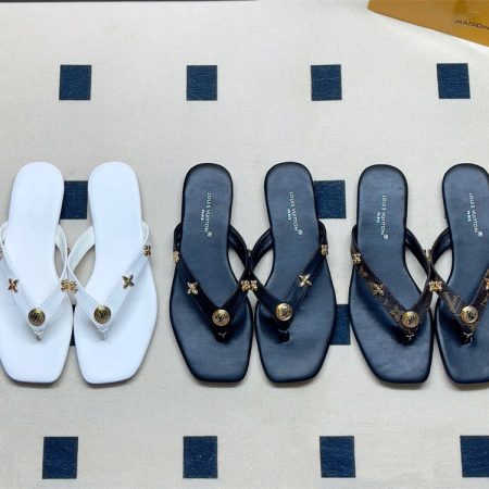 High quality slipper size:5-13 with box LOV #31387 - Image 2