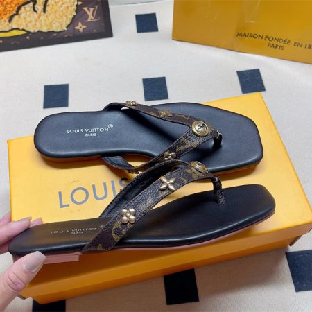 High quality slipper size:5-13 with box LOV #31387 - Image 3
