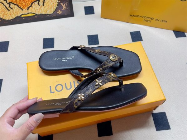 High quality slipper size:5-13 with box LOV #31387