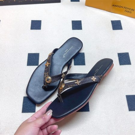High quality slipper size:5-13 with box LOV #31387 - Image 4