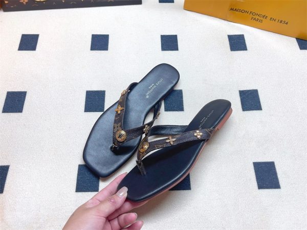 High quality slipper size:5-13 with box LOV #31387