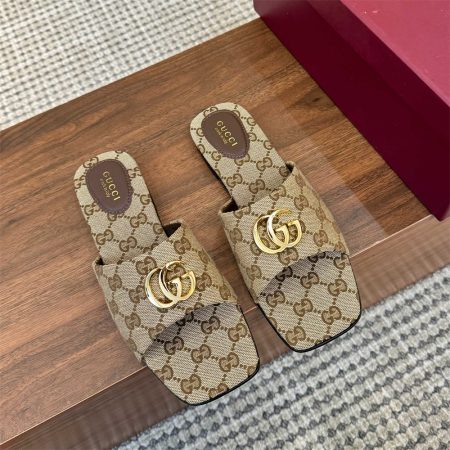 High quality slipper size:5-12 with box GUI #31398