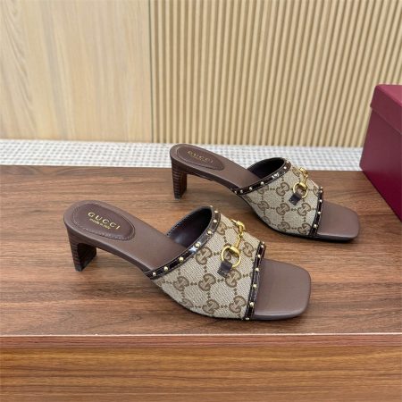 High quality slipper size:5-11 with box GUI #31399