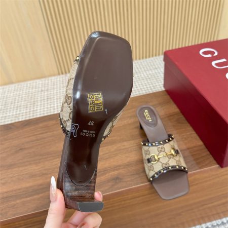 High quality slipper size:5-11 with box GUI #31399 - Image 3