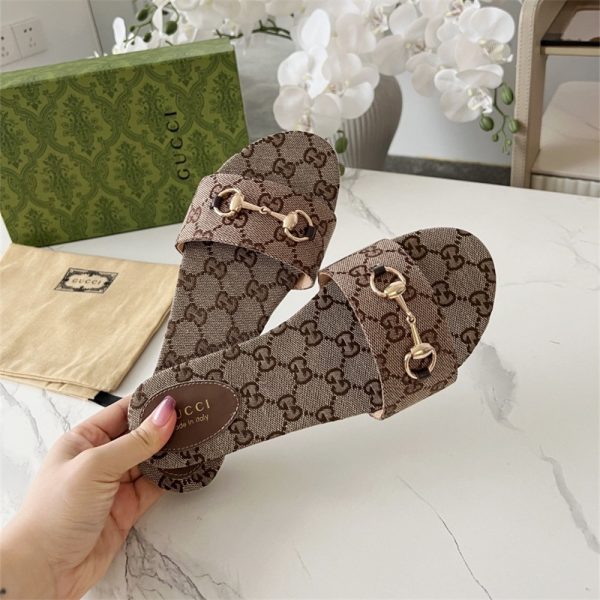 High quality couple slipper size:5-12 with box GUI #31401 - Image 3