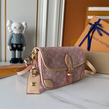 High quality shoulder bag size:25*15*9cm LOV #31433 - Image 2